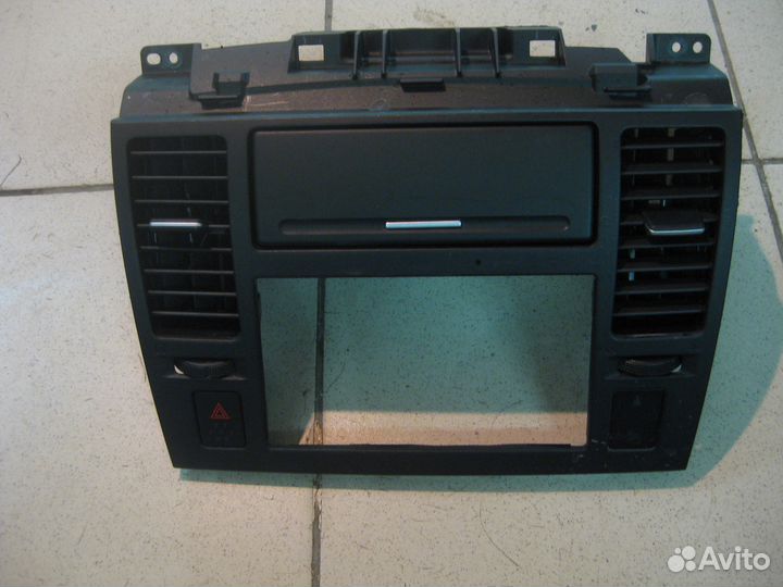 Рамка магнитофона с дефлекторами Ниссан Тиида