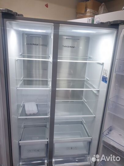 Новый холодильник Samsung RS62K6130S8