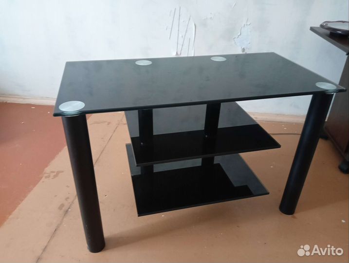 Стеклянная тумба под тв