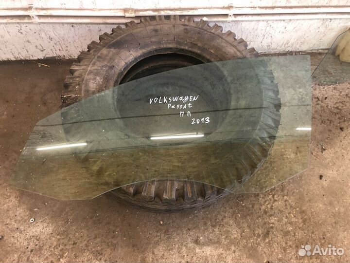 Стекло передней левой двери Volkswagen Passat B7