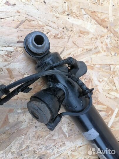 Kia Quoris KH Амортизатор задний правый под пневму