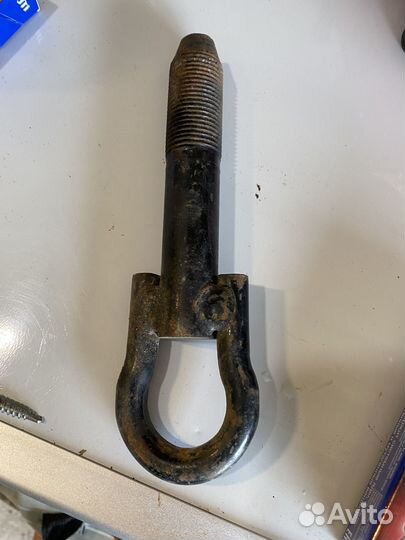 Буксировочный крюк toyota Camry 40