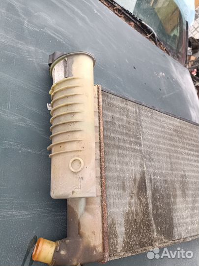 Радиатор охлаждения Peugeot 406