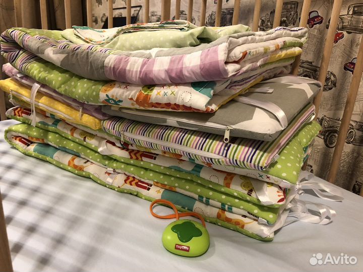 Комплект в детскую кроватку + мобиль