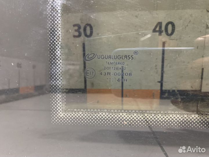 Стекло боковое левое Mercedes W638 Vito V