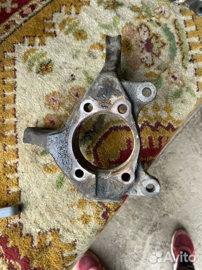 Кулак поворотный правый toyota corolla e150