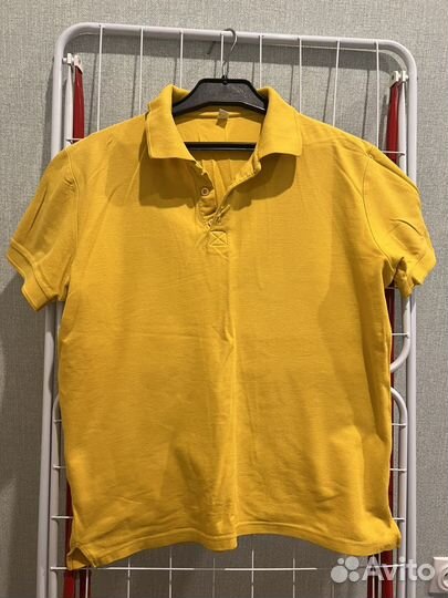 Поло мужское желтого цвета