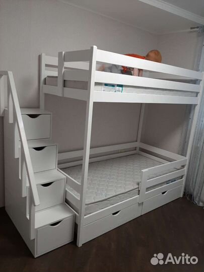 Двухъярусная кровать