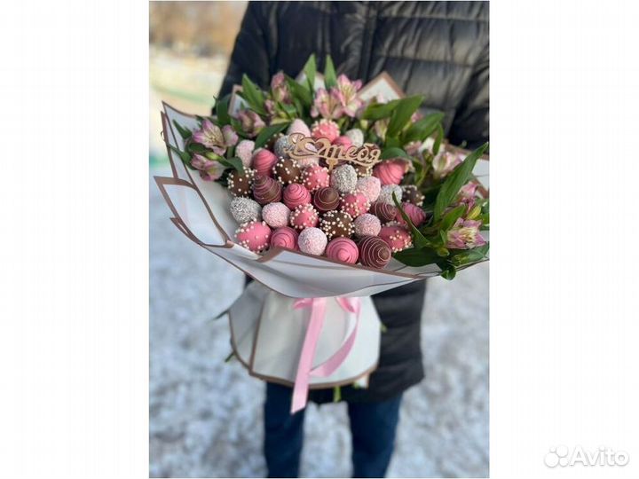 Подарочная коробка клубники в шоколаде KLL-4219