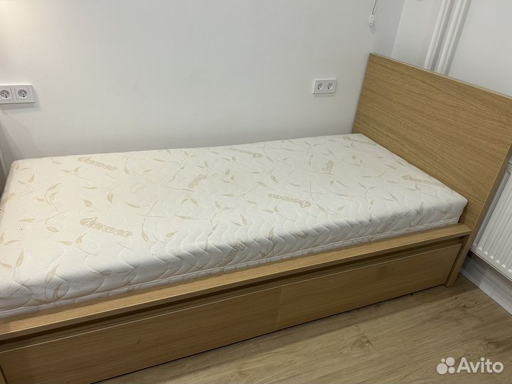 Кровать IKEA Мальм 200x90