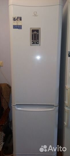 Холодильник бу indesit