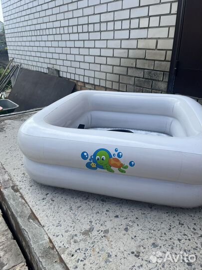 Детский надувной бассейн