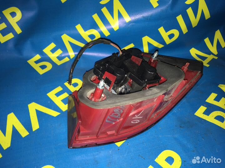 Фонари в крышку багажника Volkswagen Jetta 6