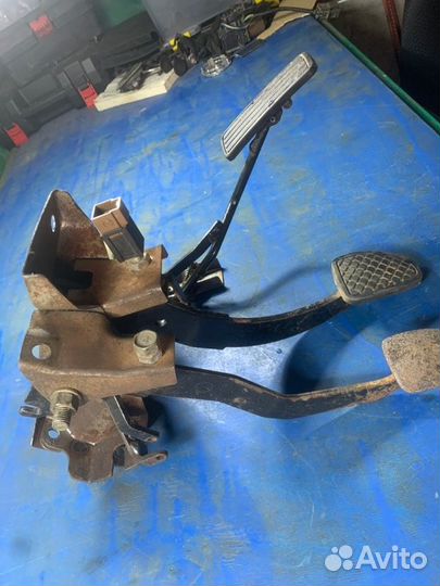 Блок педалей Subaru Impreza GC 2.2 1997