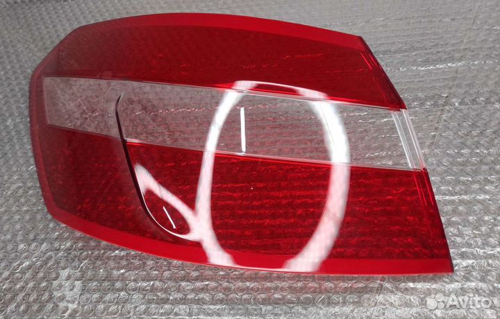 Стекло заднего фонаря W212