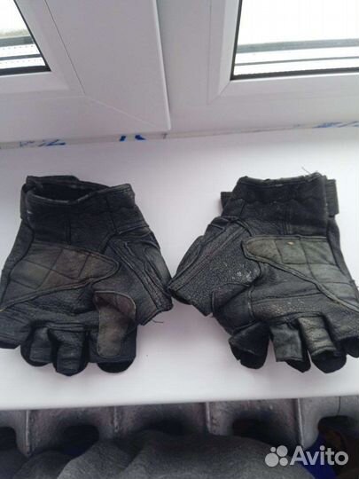 Перчатки без пальцев