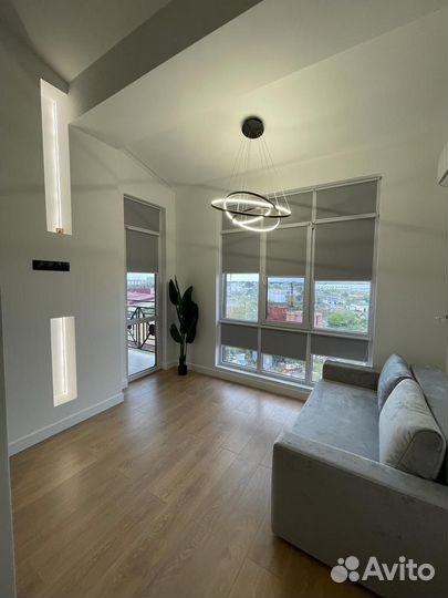 Жалюзи и рулонные шторы на окна