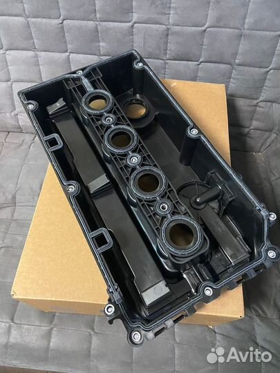 Клапанная крышка GM 55564395