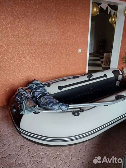 Лодка Ривьера 3200