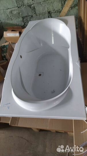 Ванна акриловая новая 1430