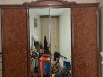 Шкаф, зеркало и комод