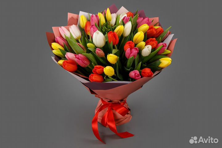 Букет из разноцветных сортовых тюльпанов 51 шт