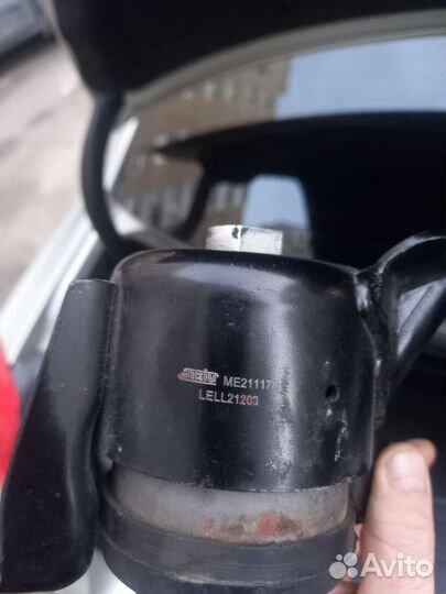 Опора двигателя тоёта авенсис