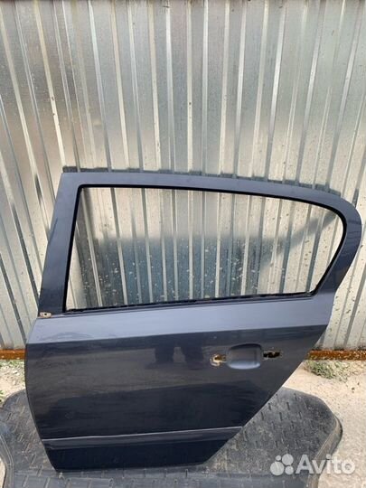 Дверь задняя левая Opel Astra H Z18XER 2007