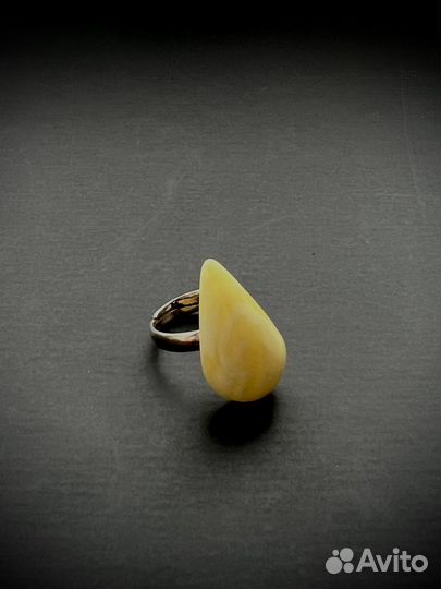 Кольцо с янтарем