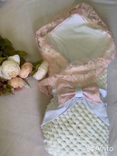 Комлект на выписку, плед, кружевной уголок