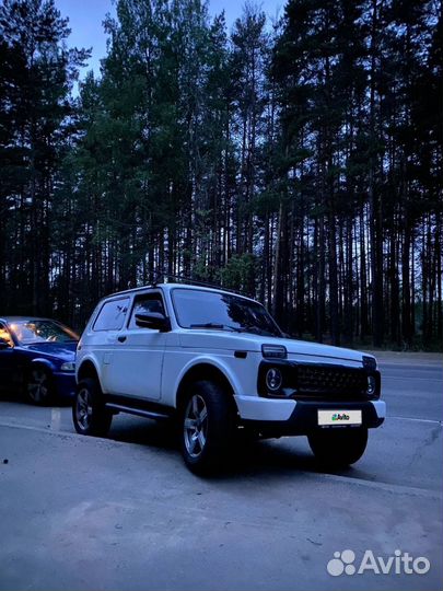LADA 4x4 (Нива) 1.7 МТ, 2003, 100 000 км