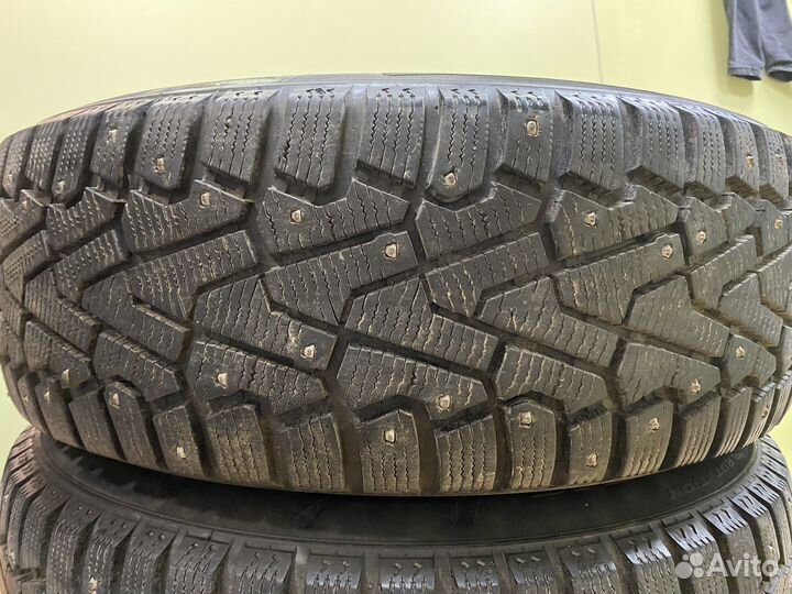 Pirelli Ice Zero 215/65 R16