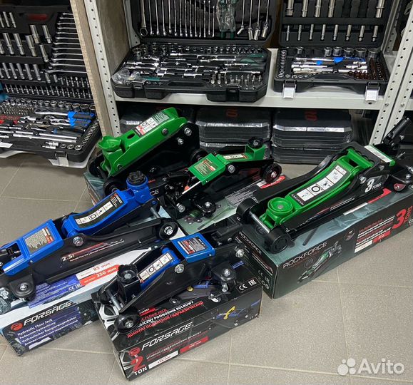 Домкрат подкатной