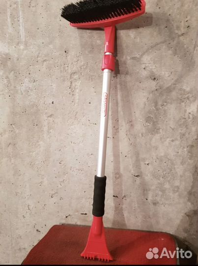 Щетка для удаления снега с автомобиля