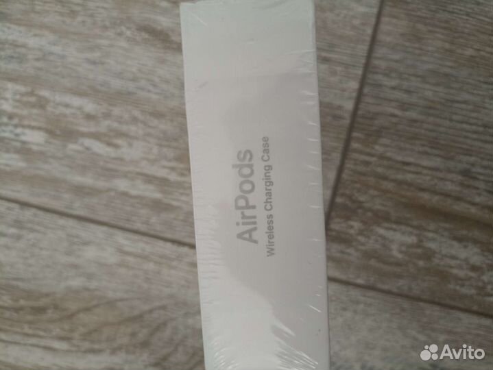 Apple AirPods with Wireless Charging Case