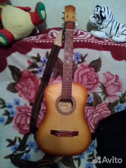 Акустическая гитара