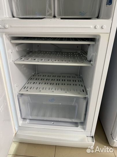 Холодильник Indesit идеальное состояние
