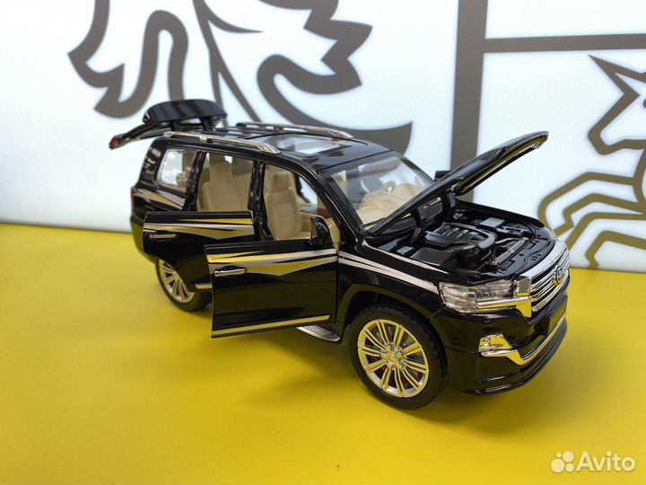 Железная модель Toyota Land Cruiser 200 1:24/Круза