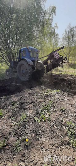 Вспашка земли трактором