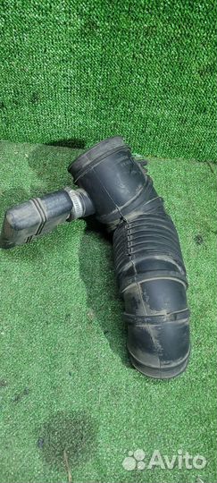 Патрубок воздушного фильтра Mitsubishi Carisma