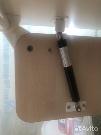 Школьный стол, стеллаж и кресло