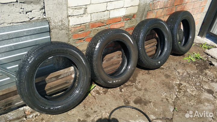 Bridgestone Dueler H/T 687 225/65 R17