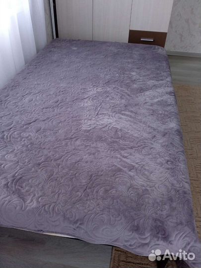 Покрывало на кровать новое