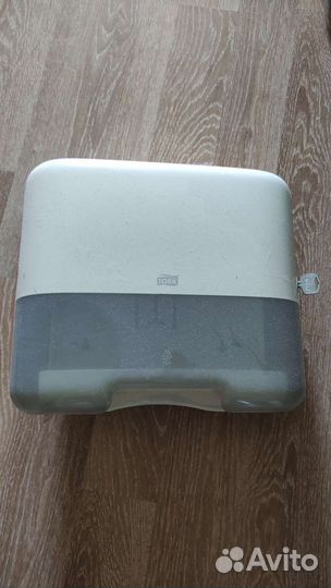 Диспенсер для бумажных полотенец tork