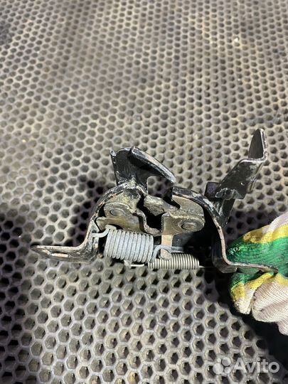 Замок капота Jeep Liberty KJ Джип Либерти