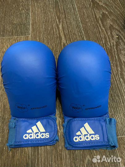 Защита кисти Adidas каратэ WKF