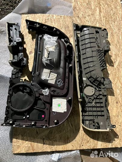 Обшивка двери передняя левая Range Rover 4 на запч