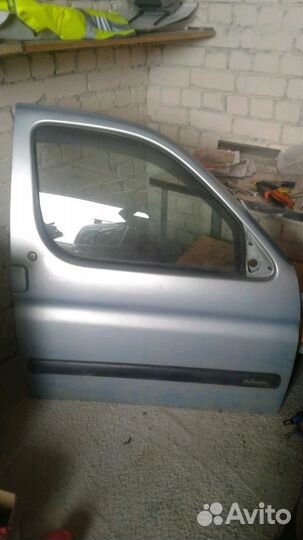 Запчасть на Citroen Berlingo дверь пр и лев