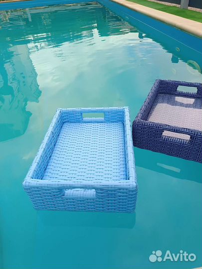 Плавающий столик в бассейн