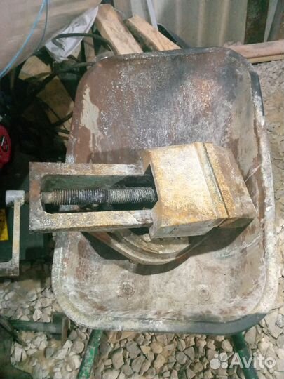 Тиски слесарные